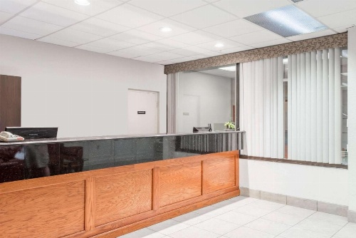 Super 8 by Wyndham Danbury image 11