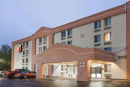 Super 8 by Wyndham Danbury image 13