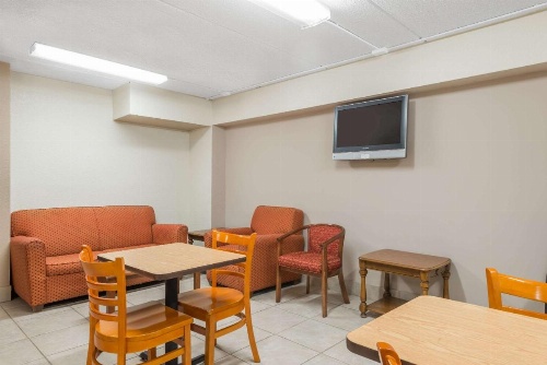 Super 8 by Wyndham Danbury image 27