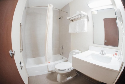 Super 8 by Wyndham Danbury image 5