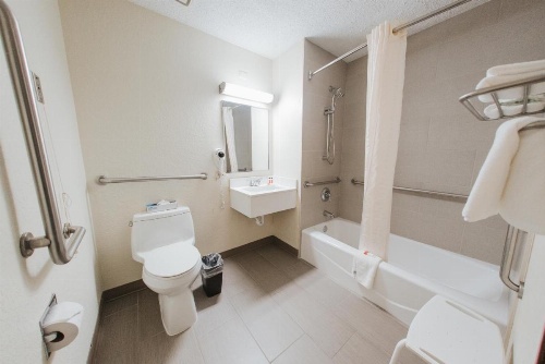 Super 8 by Wyndham Danbury image 6